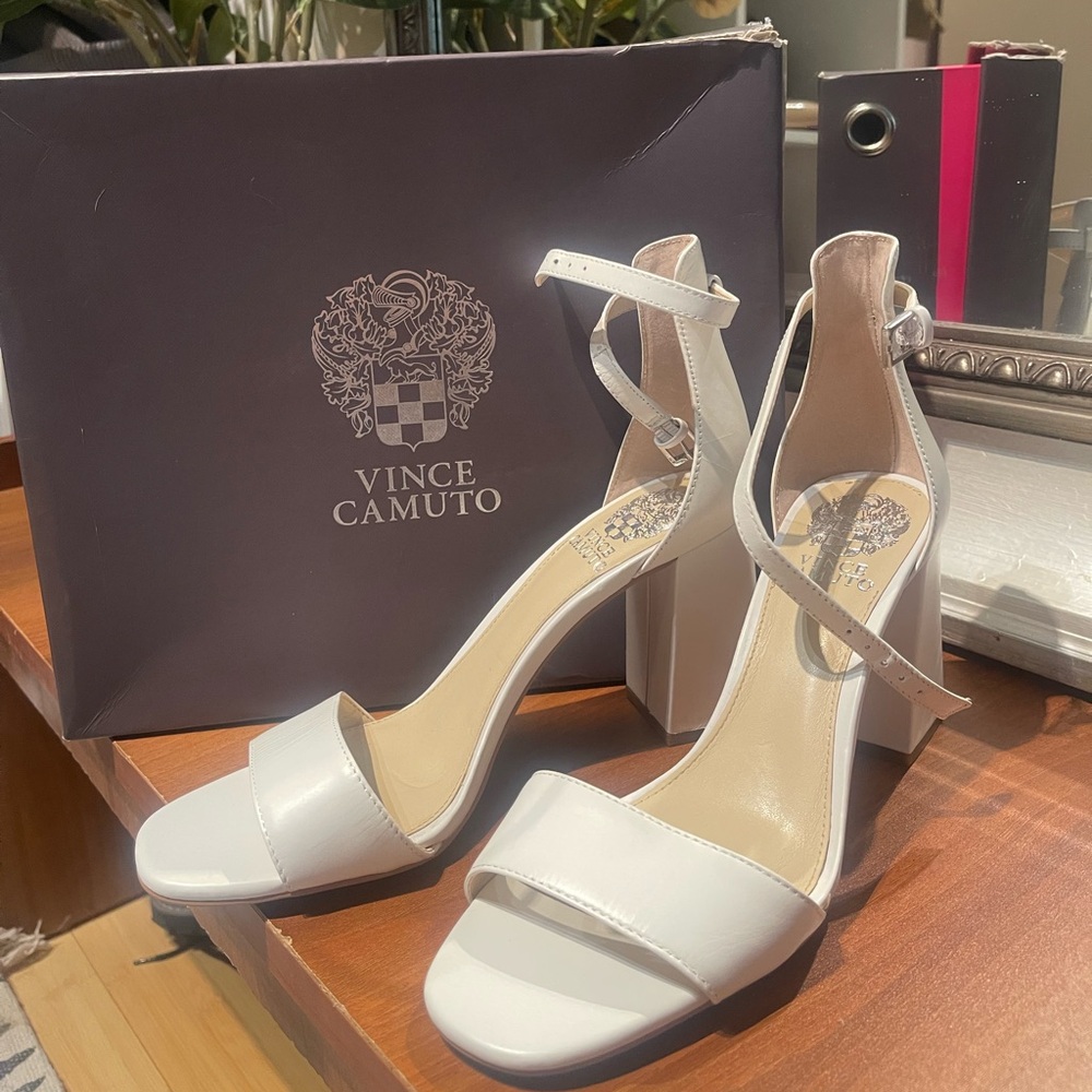 NWT Vince Camuto size 7 open toe heels